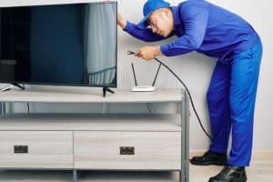 שירות התקנת טלווזיה בשביל שהצפיה תהיה נוחה בטוחה