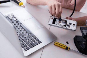 מעבדת תיקון פלאפון - באיזה סוג מעבדת פלאפונים בתל אביב והסביבה עליי לבחור?