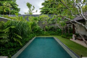 בוחרים בריכה פרטית - כל מה שצריך לדעת על ההבדלים בין בריכה מתועשת לבריכה קלאסית